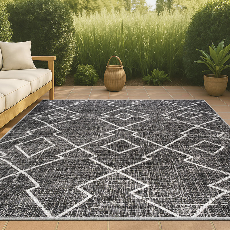 Wyton Tribal Diamond Trellis Black/Ivory Indoor/Outdoor Rug, Rectangle 5'2" x 7'5"