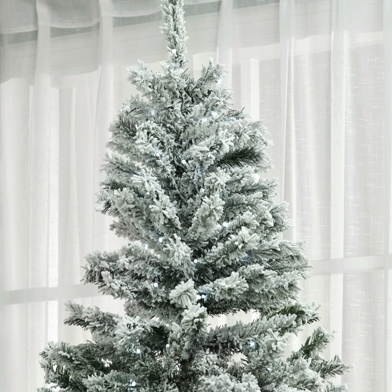 Arbre de Noël artificiel enneigé 7,5 pi avec lumières à DEL blanc froid