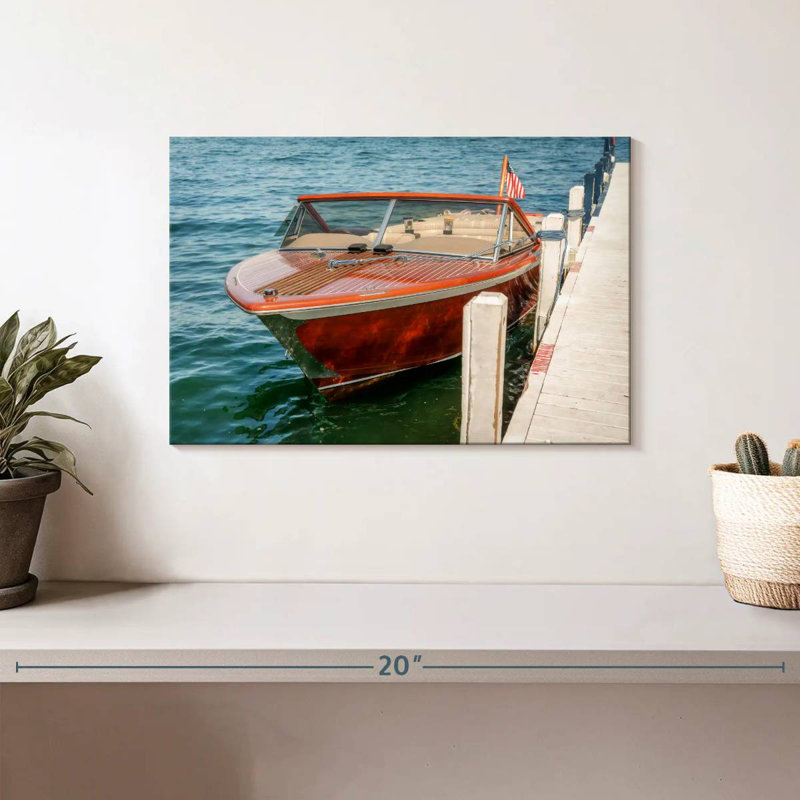 Bateau Mehar amarré à Fontana, H 8 po x l 12 po