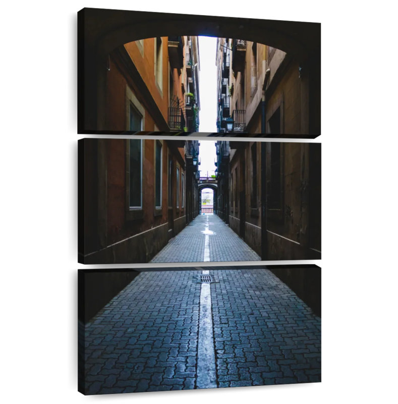 Rue Sirci gothique de Barcelone, H 74 po x l 48 po