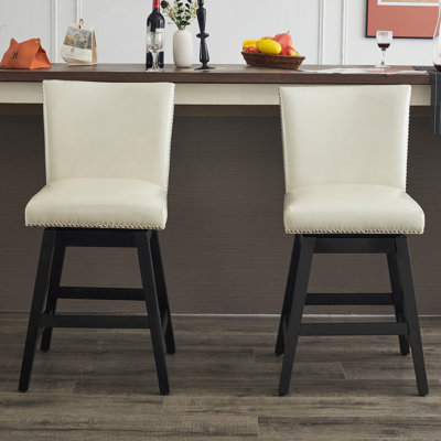 Ensemble de 2 tabourets de bar pivotants, hauteur comptoir 66 cm, style moderne, en similicuir avec dossier haut, garniture cloutée et structure en bois, idéal pour îlot de cuisine, bar ou salle à manger.