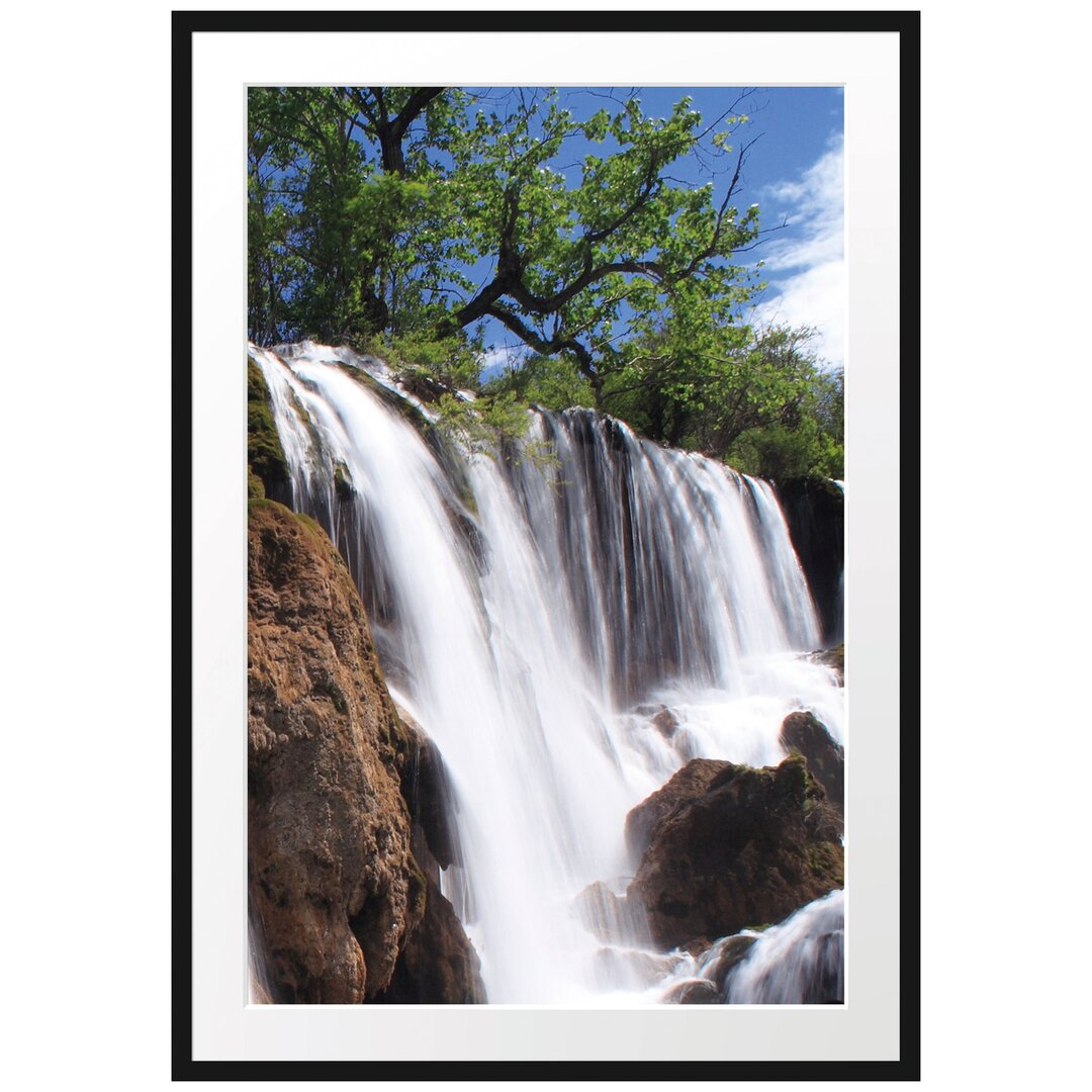 Gerahmtes Poster Wasserfall im Dschungel