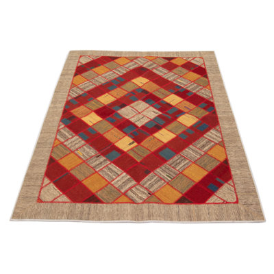 Tapisserie rouge Yama Patchwork 5 pi 7 po x 7 pi 8 po
