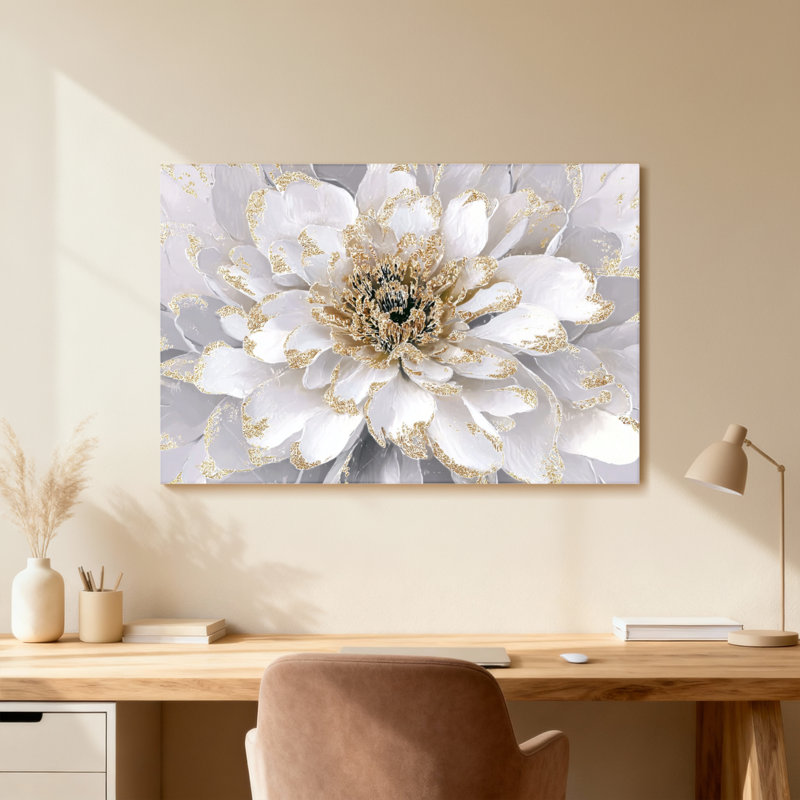 Plantes et fleurs fleur blanche avec des accents dorés sur fond gris, H 12 po x l 18 po, Toile tendue, Ne s’applique pas
