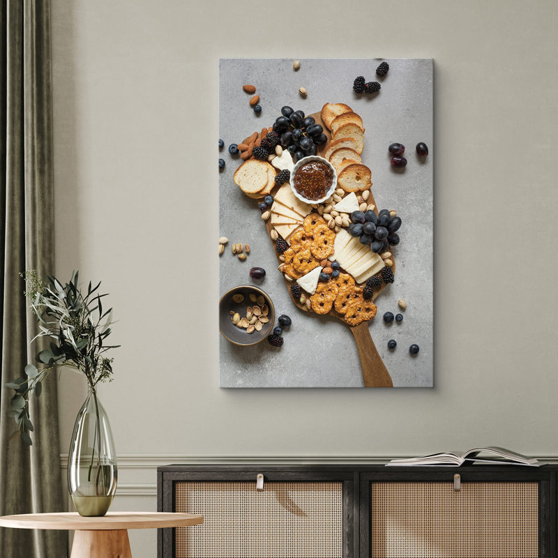 Bretzel, raisin, fromage et pain, plat de fruits, photographie de nourriture ultra chic, H 48 po x l 32 po