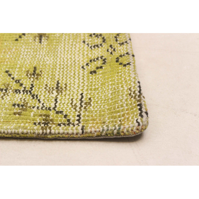 Tapis multicolore 4 pi 8 po x 6 pi 7 po