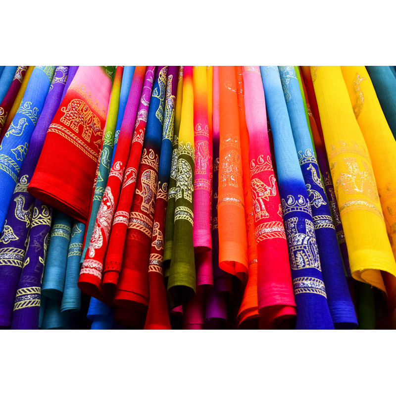 Morare coloré Saree sur toile par Surangaw, photographie, H 8 po x l 12 po x P 1,25 po