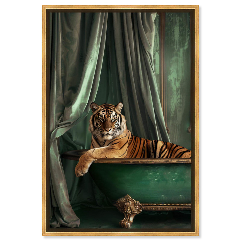«Elegant Tiger Bath Canvas» par Notoriart, Cadre doré, H 31 po x l 21 po