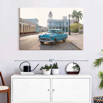 Voiture cubaine bleue Mehar