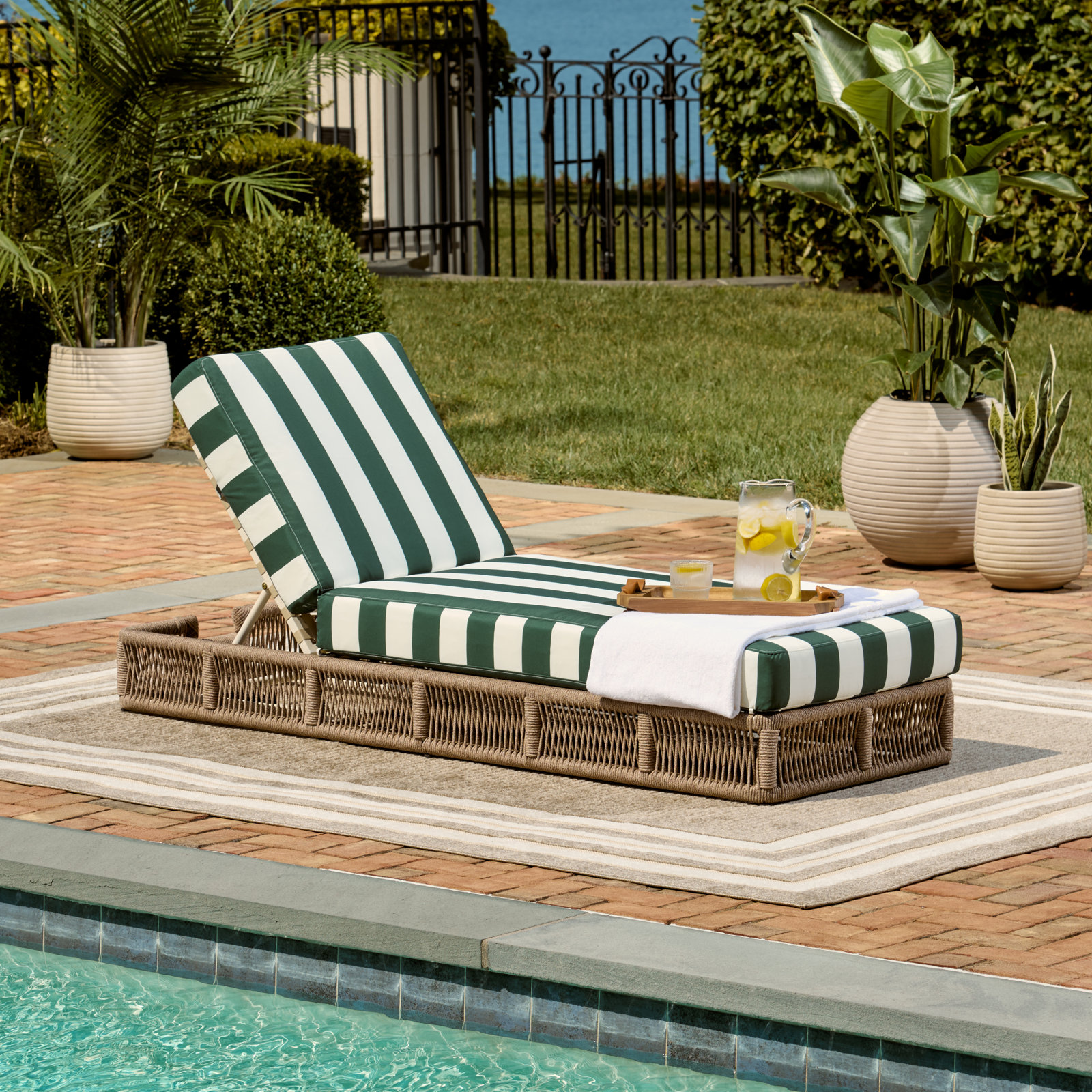 Langley Outdoor Chaise Lounge, Green/White