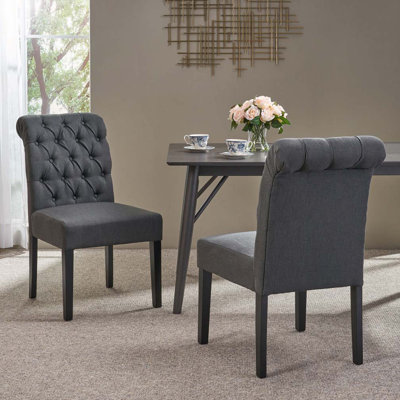 Chaise rembourrée touffetée