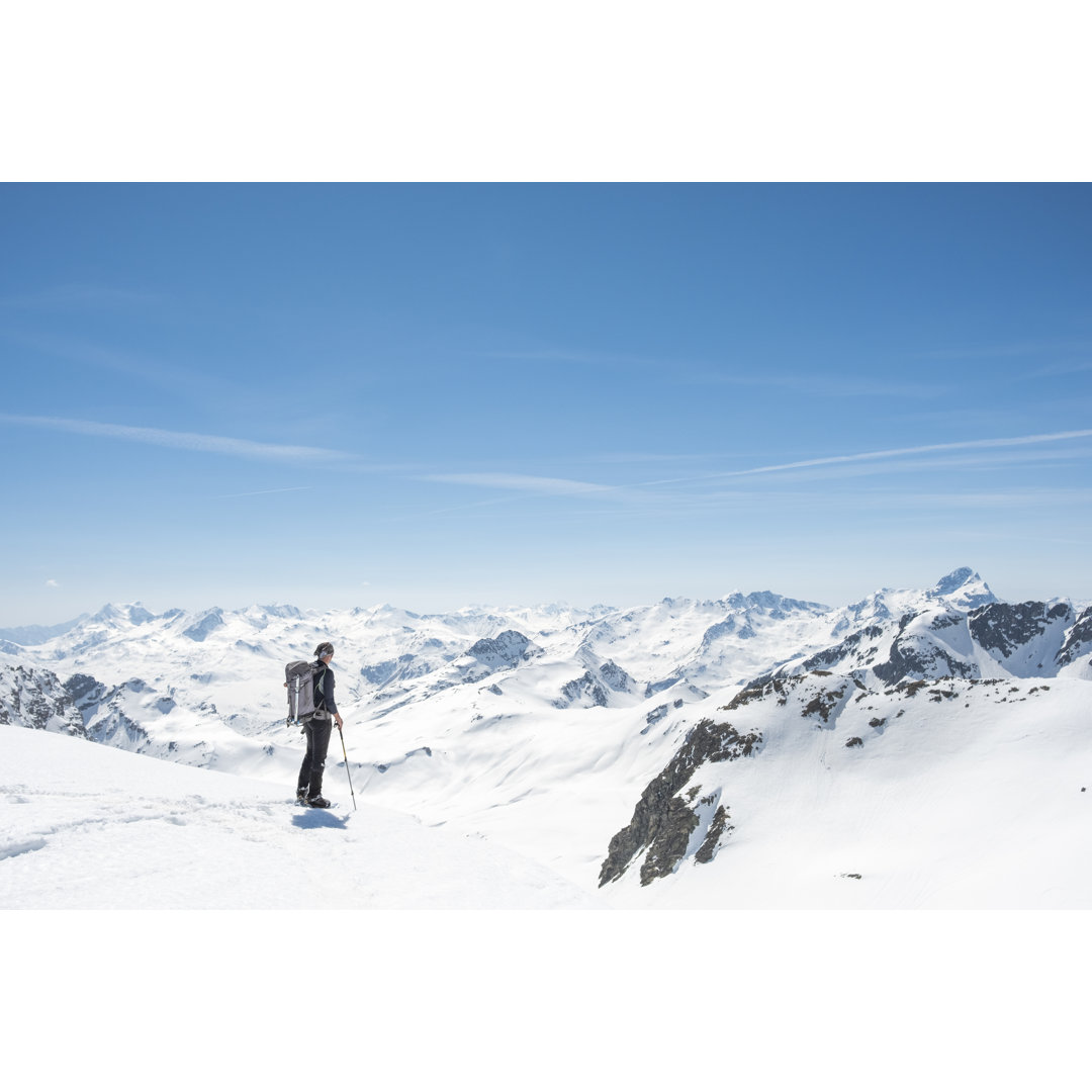 Bergsteiger im majestätischen Tal - Leinwandbild