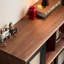 Brun clair + noir massif + bois manufacturé + vitrines