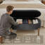 Banc de rangement rembourré avec pieds en bois-857132036
