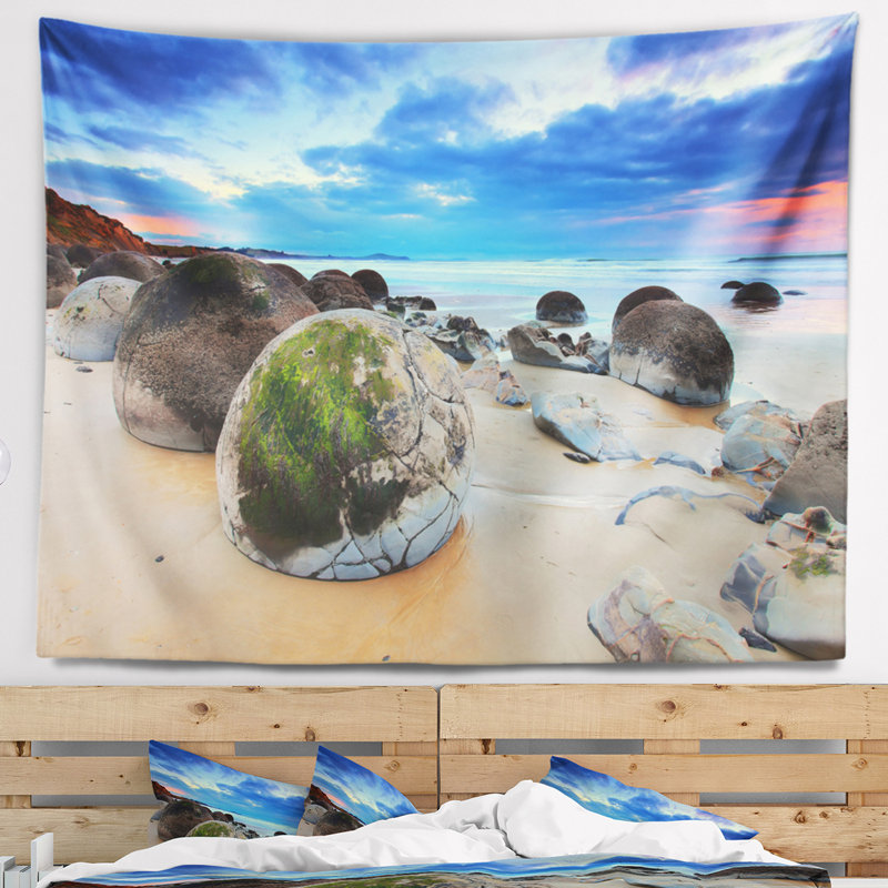 Tapisserie «Seashore Cloudy Sunrise over Moeraki Boulders», H 78 po x l 92 po
