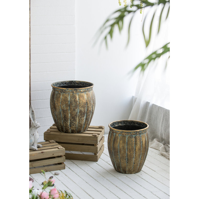 Ensemble de 2 pots de fleurs en fer vieilli, L: 13 x 13 x 14,5 po: 11 x 11 x 13,5 po