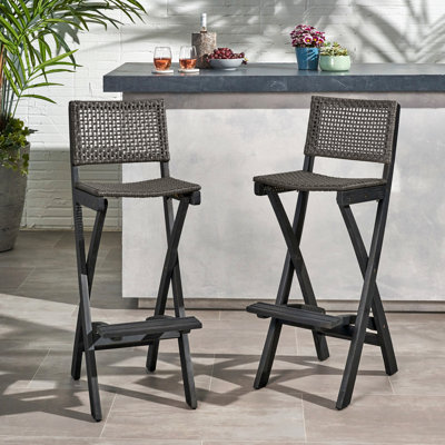 Tabourets de bar pliants d'extérieur 41,75 po en bois d'acacia avec dossier et siège en rotin PE, finition gris foncé (ensemble de 2)