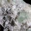 Apophyllite cubique et stilbite sur cristal calcédoine