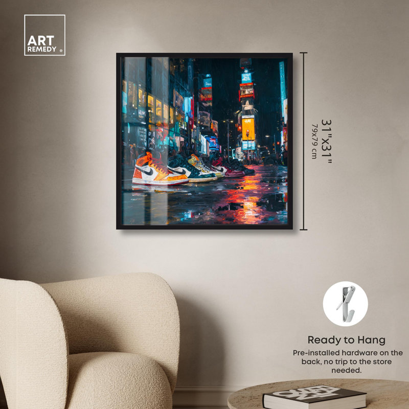 «Times Square Sneakers», reproduction d'art par Shadybox par Art Remedy, H 31 po x l 31 po, Noir