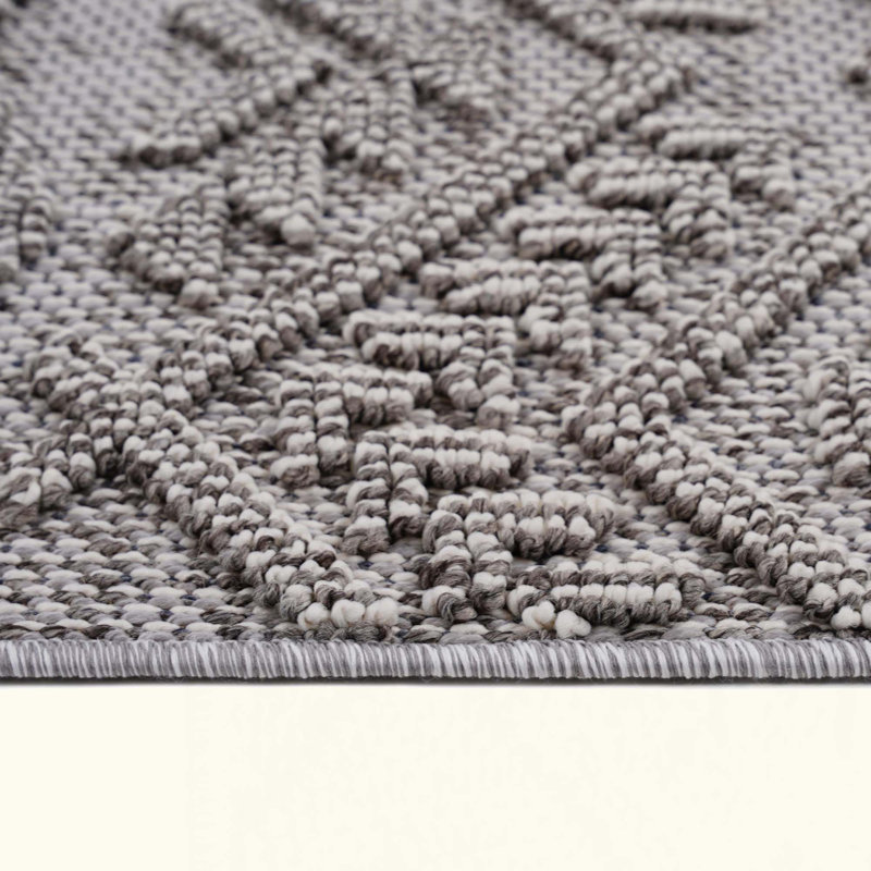 Traditional Indoor/Outdoor Area Rug, Stain-Resistant And Non-Shedding For Versatile Use, Rectangle 4' x 6'2"