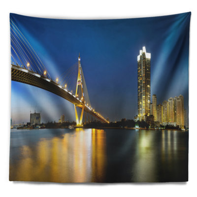 «Cityscape Lit Up Up Bhumibol Bridge at Dusk Tapisserie»