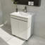 Meuble-lavabo de salle de bain avec lavabo en céramique