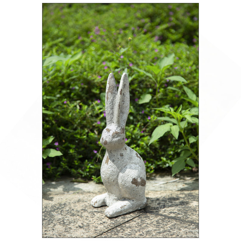 Statue de lapin en ciment crème 5,3 x 4,5 x 12,8 po
