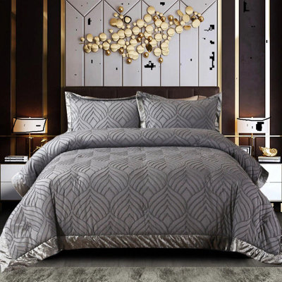 Microfiber Bedspread with Pillow Shams Included