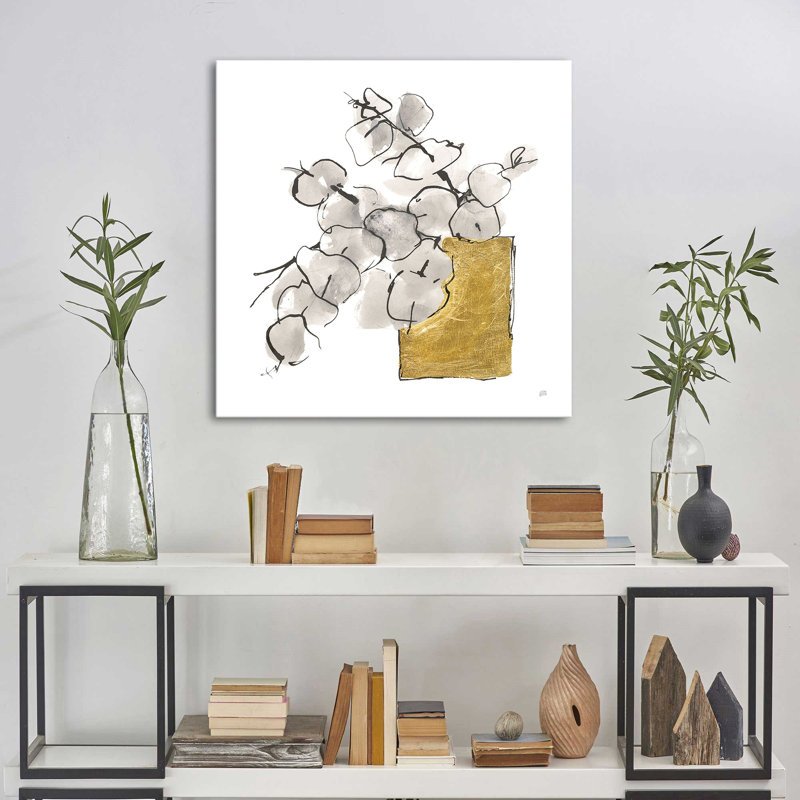 «Delicate Gilded Vase IV» par Chris Paschke, reproduction sur toile, H 36 po x l 36 po