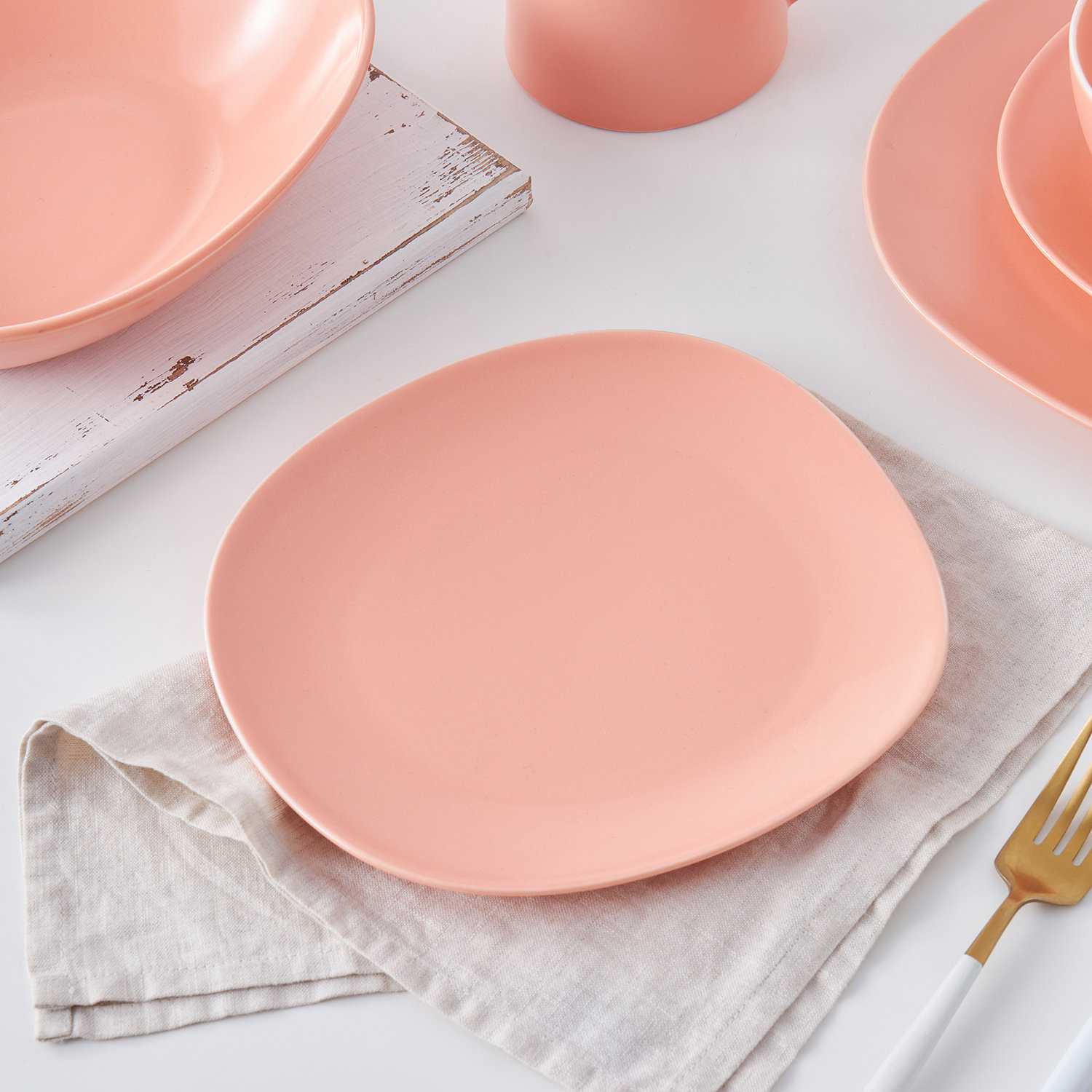 Delilah 11" Porcelain Dinner Plate, Peach