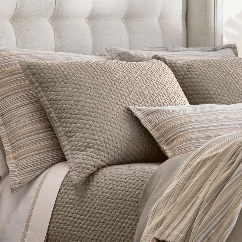 Coussin Dawn, Très grand lit, Trenchcoat