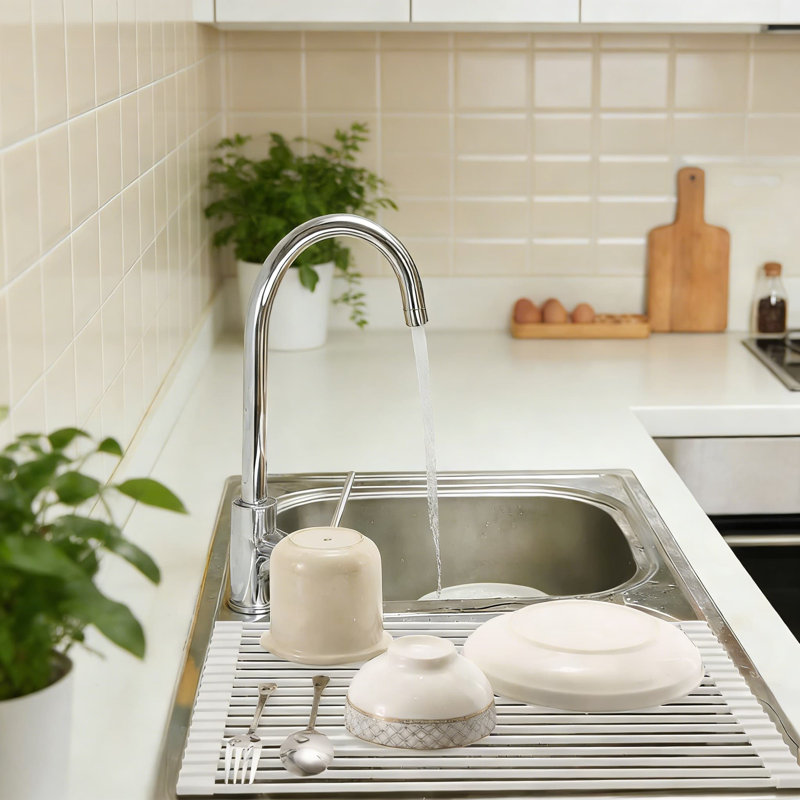 Séchoir à vaisselle en silicone au-dessus de l'évier - Tapis de séchage pliable et résistant à la chaleur, conception pliable et peu encombrante, antidérapant et antirouille pour la vaisselle, la batterie de cuisine et les ustensiles