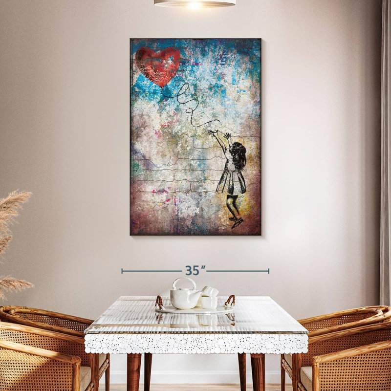 «Girl and Heart Balloon», reproduction sur toile, H 48 po x l 32 po x P 1,25 po