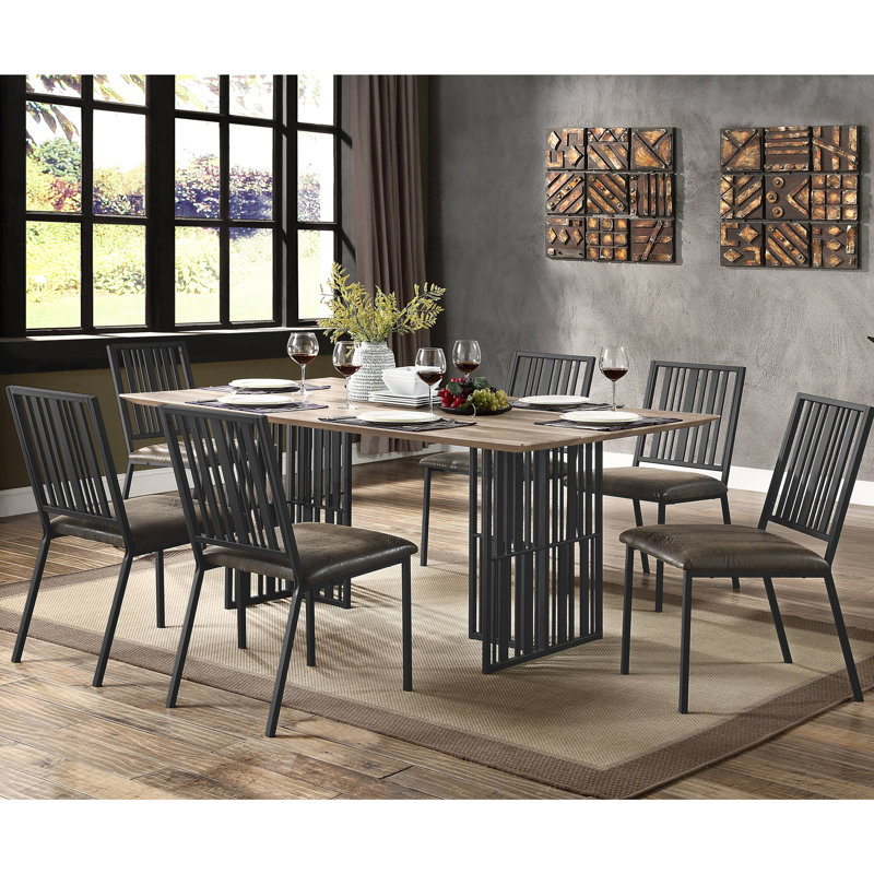 Chaise de salle à manger à dossier à 2 lattes, brune et noire, avec une structure en bois naturel et un système de ventilation optimisé.