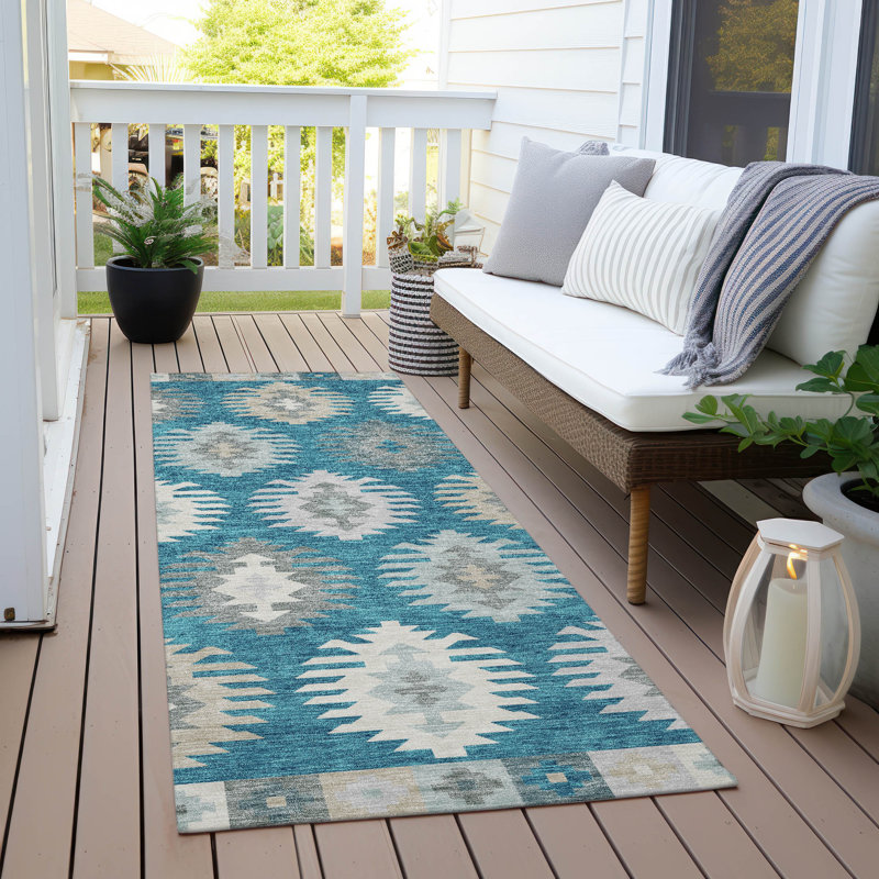 Tapis intérieur / extérieur en polyester tissé à la machine Chayden, Tapis de couloir 2 pi 3 po x 7 pi 6 po