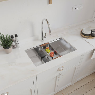 32" X 18" Stainless Steel Undermount Workstation Sink 18 Gauge. T304 Grade Steel, And . To Rust, Scratches, High Temperatures. Ledge Design For Added Functionality. X Grooves Efficient Water
