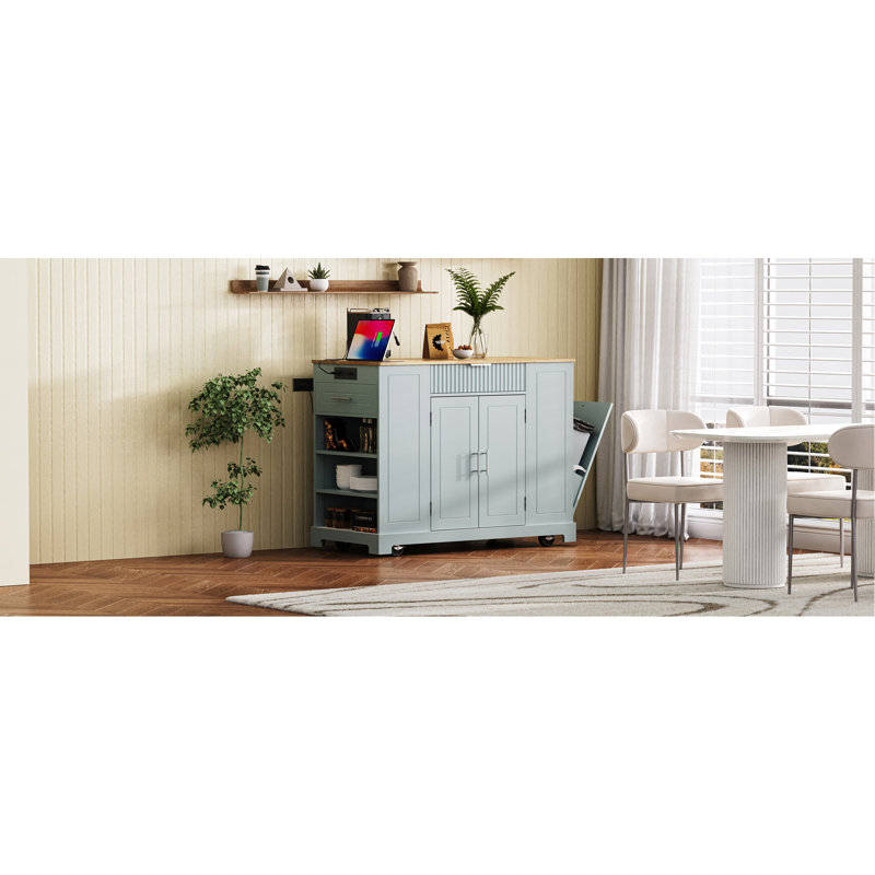 Îlot de cuisine cannelé K&K avec armoire de rangement pour poubelle, prise de courant, support de rangement interne, îlots de cuisine roulants sur 5 roues avec 3 tiroirs, 3 supports latéraux ouverts pour poubelle de 10 gallons, gris-bleu