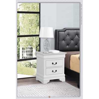 Classic Nightstand with Carved Base, Curved Lines, and Dovetail Drawer for Elegant Bedroom Storage