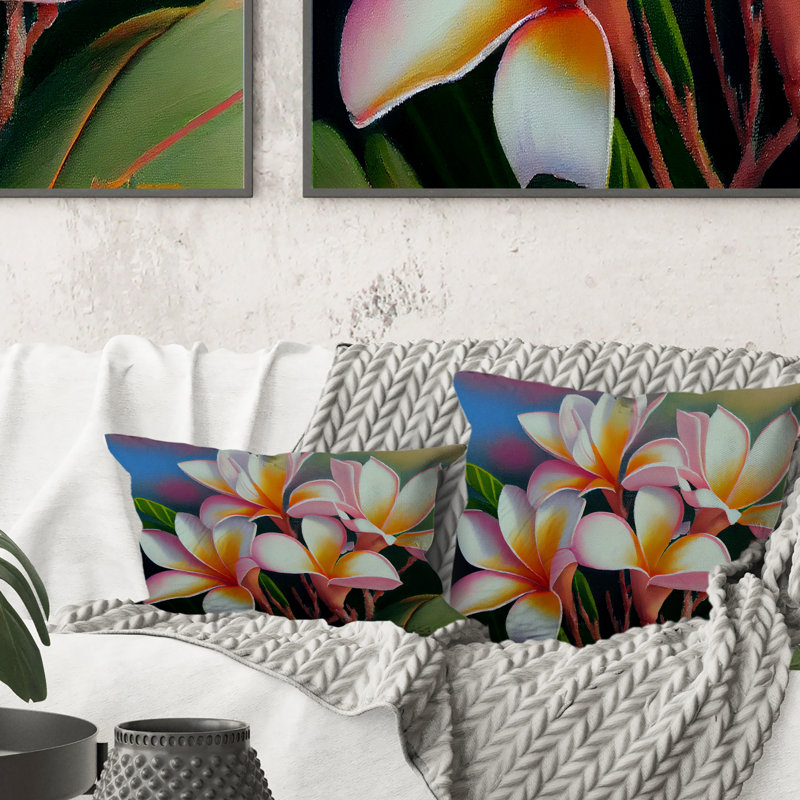 Coussin décoratif imprimé floral blanc et jaune Plumeria IV