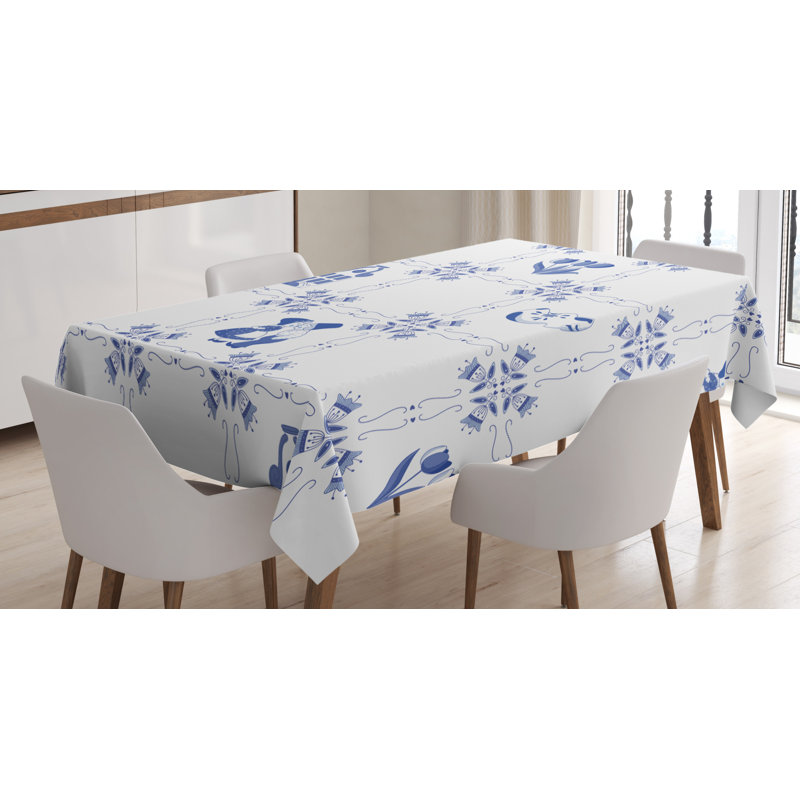Quatrefoil Geometric Tablecloth, 90" L x 60" W