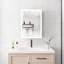 Armoire de salle de bain 28 po x 20 po - lumières DEL avec miroir, gradateur, affichage de l'heure et de la température, montage en surface, horloge numérique au design épuré