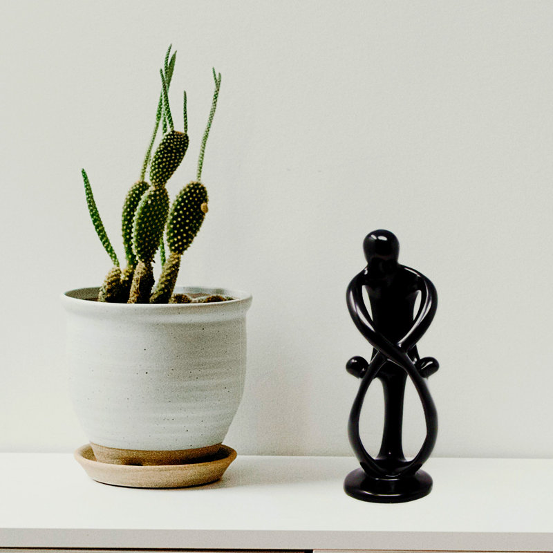 Figurine familial Reimer, H 8 po x l 4 po x P 4 po