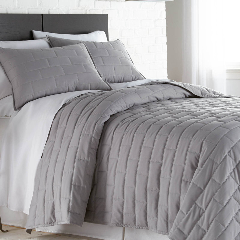 Southshore Fine Linens Brickyard Lightweight Oversized Quilt Set with matching shams, Twin/Twin XL Quilt + 1 Standard Sham