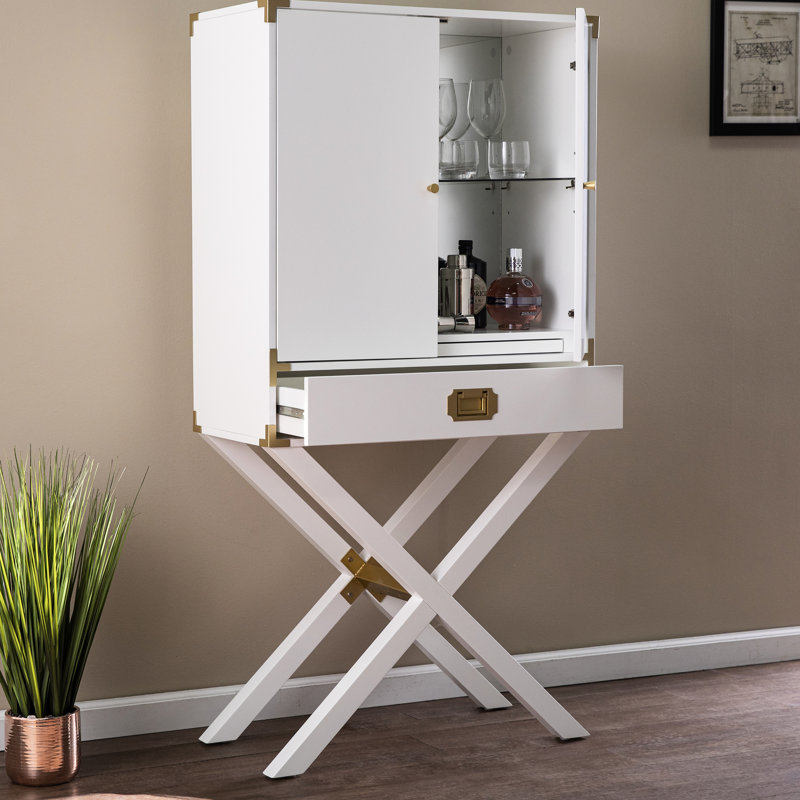 Grande armoire de rangement pour boissons blanche de 60 po de hauteur, verrerie campagne Bar Tuck Away