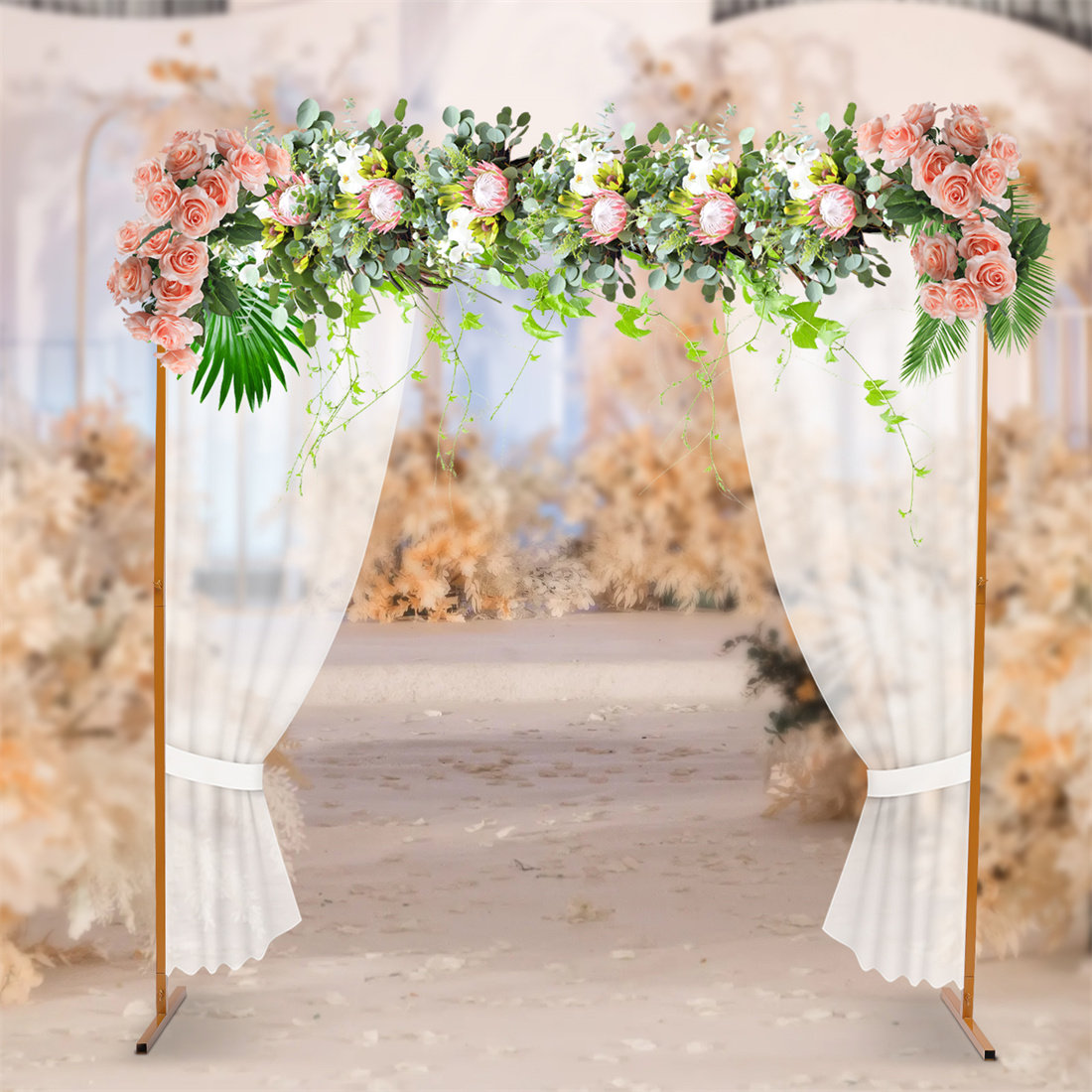Quelques arches pour une décoration de mariage en exterieur