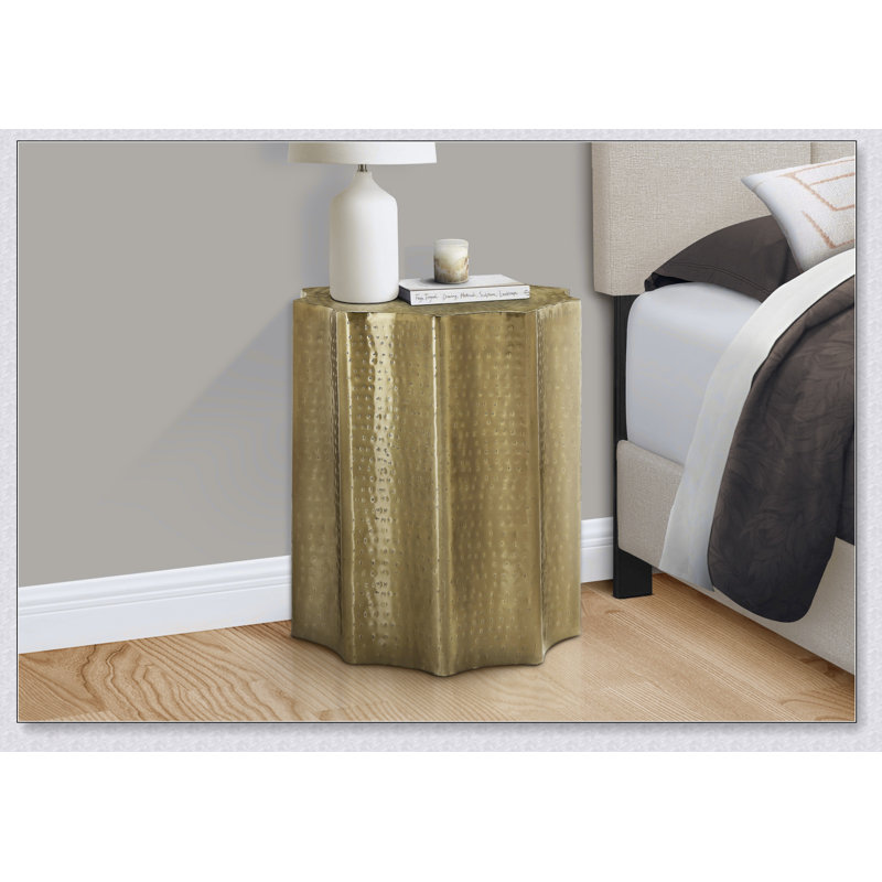 Élégante table d'appoint tambour en métal doré, pour le salon ou la chambre à coucher avec une utilisation polyvalente et aucun assemblage requis