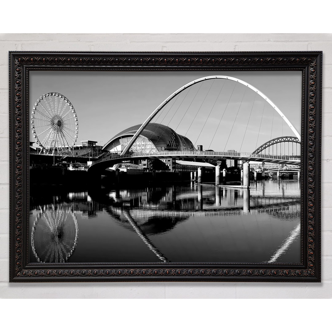 The City Of Fun Newcastle B N W - Einzelne Bilderrahmen Kunstdrucke