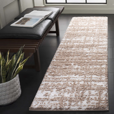 Tapis beige à poils longs en polyester Arbella