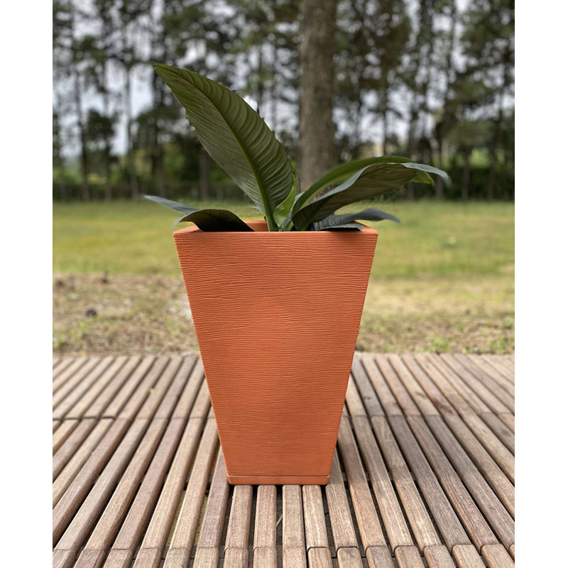 Zurique Pot Planter, 21.65" H x 14.96" W x 14.96" D, Terracotta