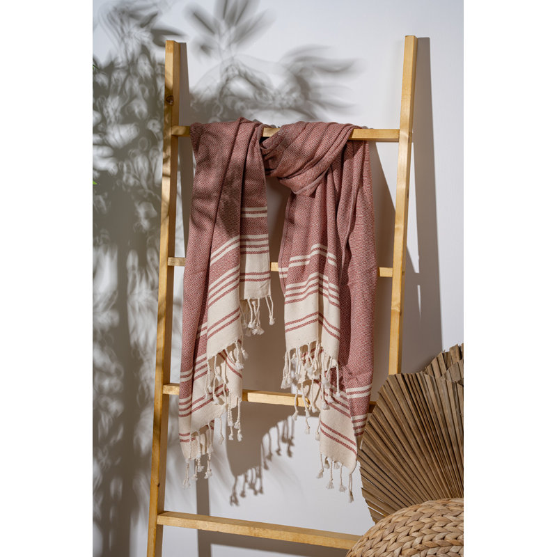 Luxueuse serviette de plage Fouta, tuile rouge, 35,4 x 66,9 pouces | 60% coton, 40% polyester, 5,3 oz | Lavable à la machine à 86 ° F | Parfait pour la plage, la piscine ou le spa | Conception douce, légère et à séchage rapide